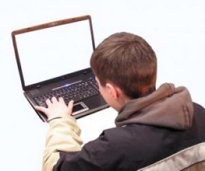 Paaugliai tampa virtualios erdvės įkaitais
