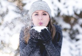 Sniegą vis dažniau ragauja ne tik vaikai – mokėkite tai daryti