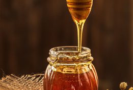 Auksinis imuniteto pagalbininkas: kuo skiriasi medaus rūšys ir kaip jį panaudoti ne tik maistui